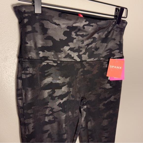NWT Spanx Faux Leather Metallic Camo Leggings Women’s Size Large - Picture 4 of 11